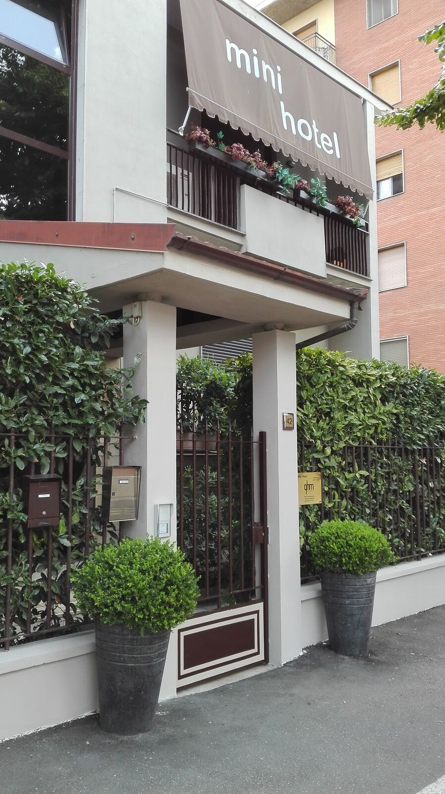 Guest House Maiocchi Pavia — portone d'ingresso